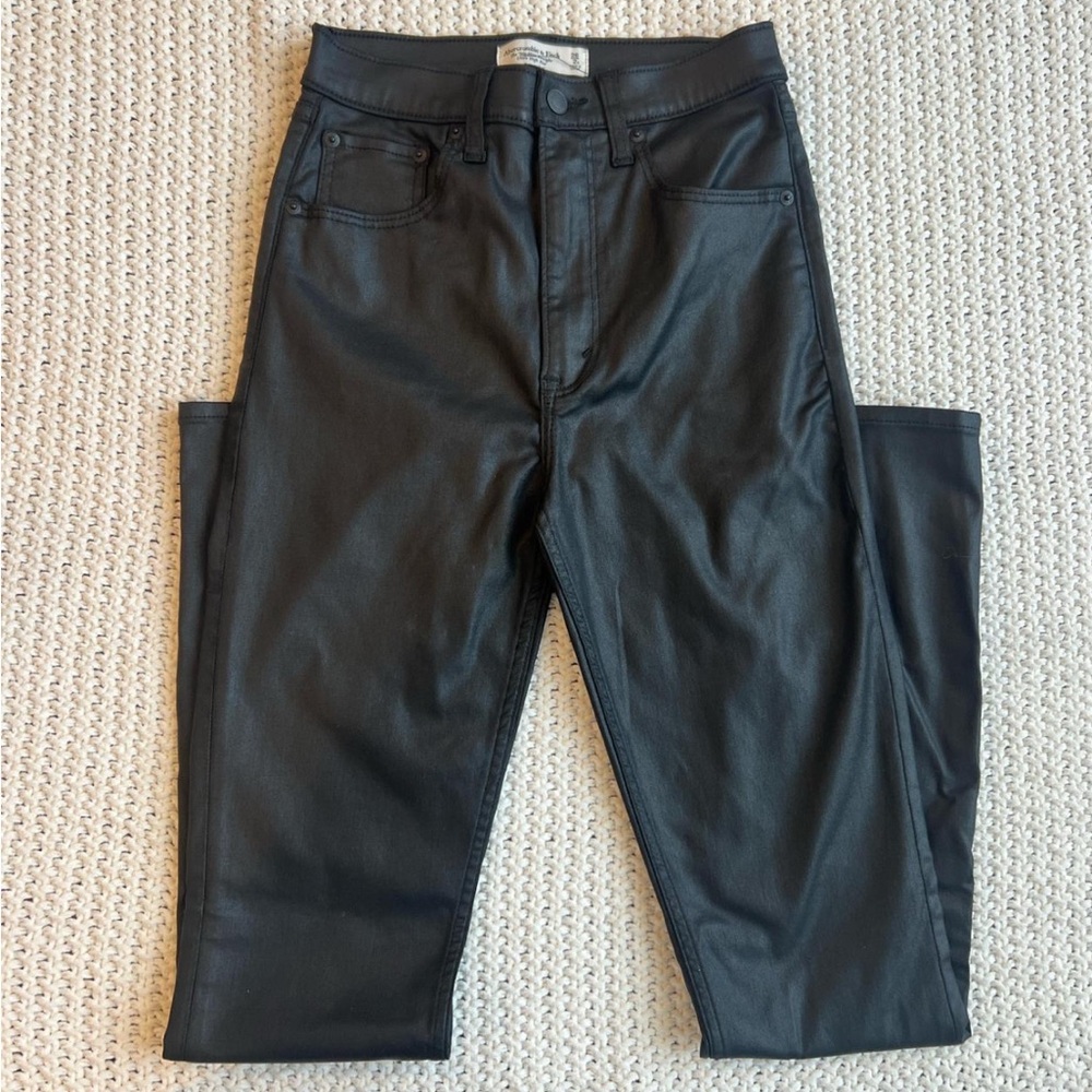 Abercrombie & Fitch The 90s Slim Straight Ultra High Rise Black Leather Pants